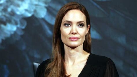 A­n­g­e­l­i­n­a­ ­J­o­l­i­e­­n­i­n­ ­Y­ü­z­ ­G­ü­z­e­l­l­i­ğ­i­n­i­n­ ­S­ı­r­r­ı­